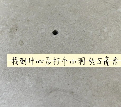 鹤城瓷砖空鼓维修公司专业解答在瓷砖铺贴过程中，如果砂料搅拌不均匀，将会带来以下问题